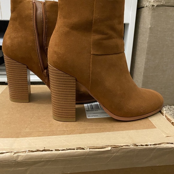 Tan heeled ankle boots - Picture 3 of 7